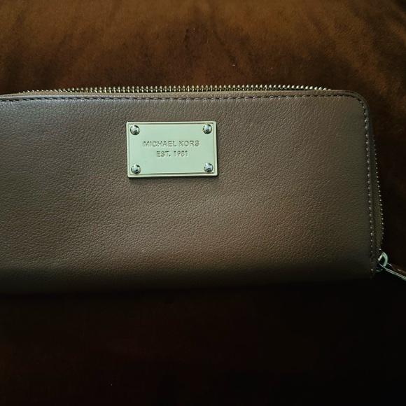 Michael Kors Wallet - Picture 1 of 3